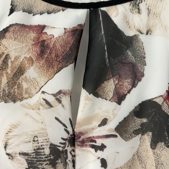 Le Château Floral Dress - Picture 3 of 7